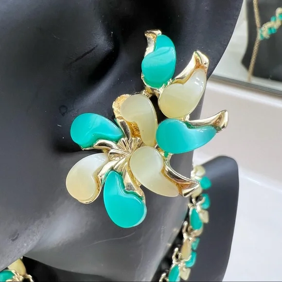 Vintage Parure: Necklace, Bracelet, Earrings Ensemble - Picture 3 of 7